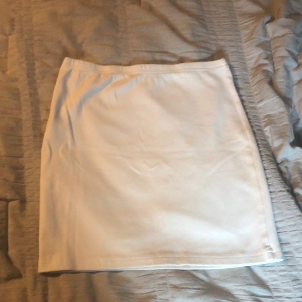 White slim mini skirt
